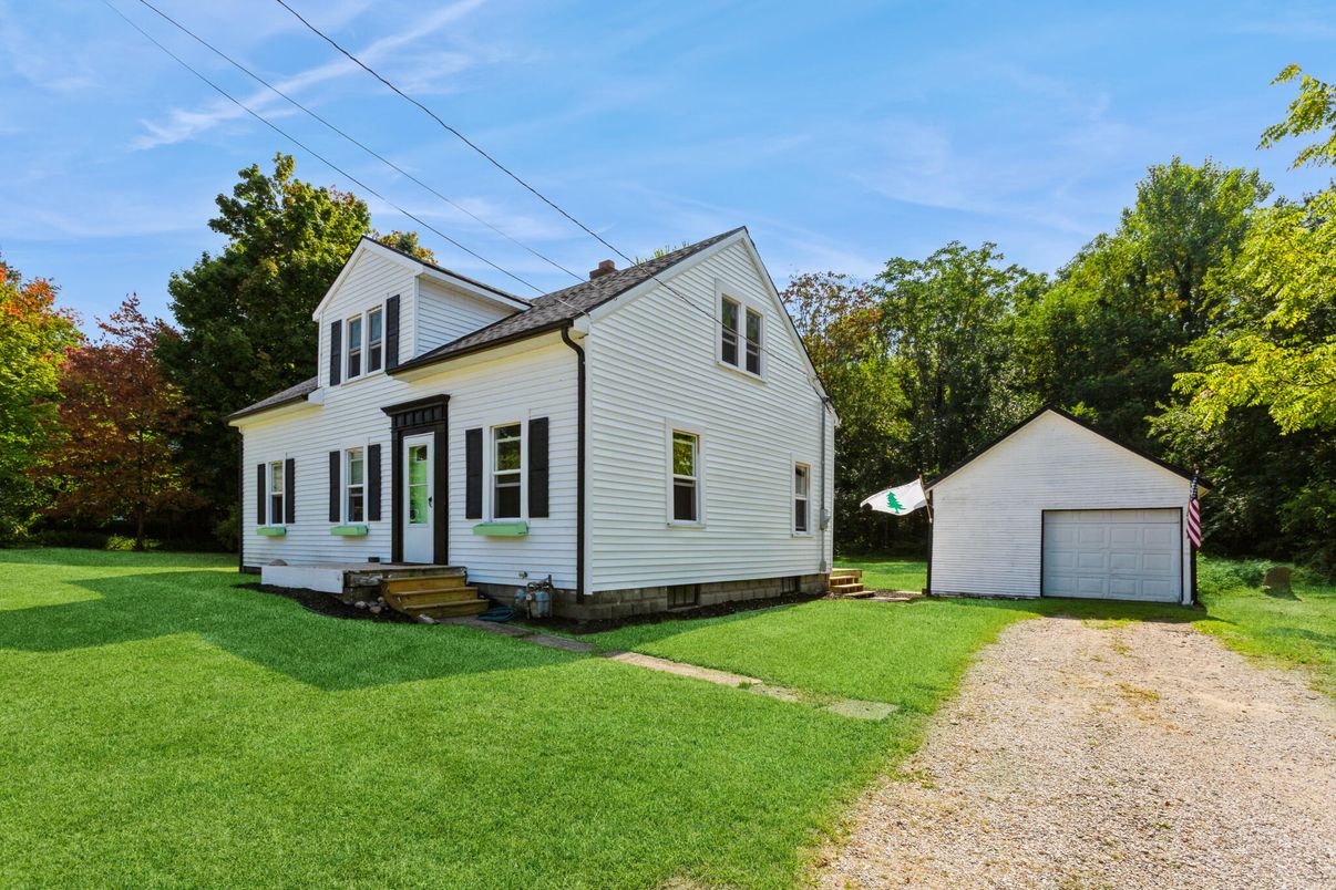 Backyard, Detached Garage, Exterior