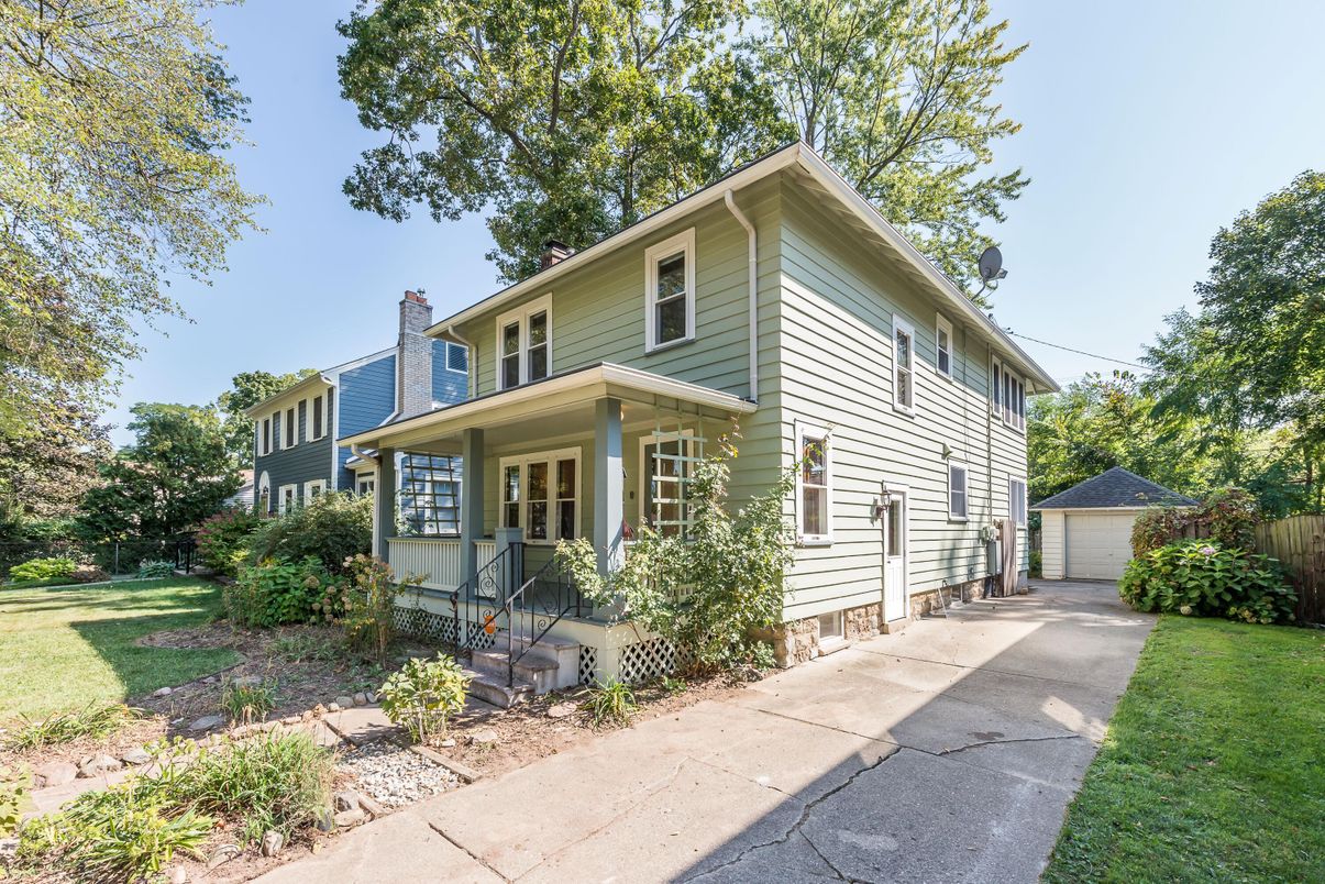 Detached Garage, Exterior