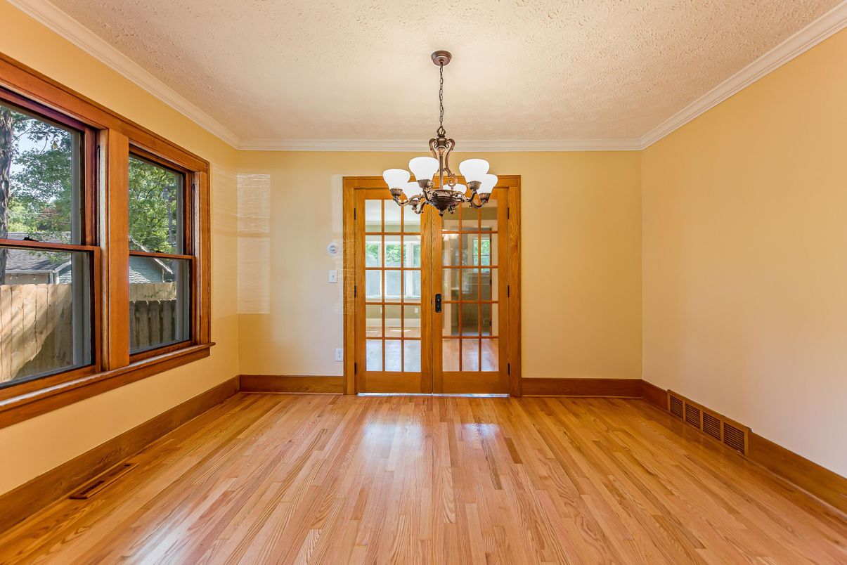 Chandelier, Empty room, Interior, Wood Texture Flooring