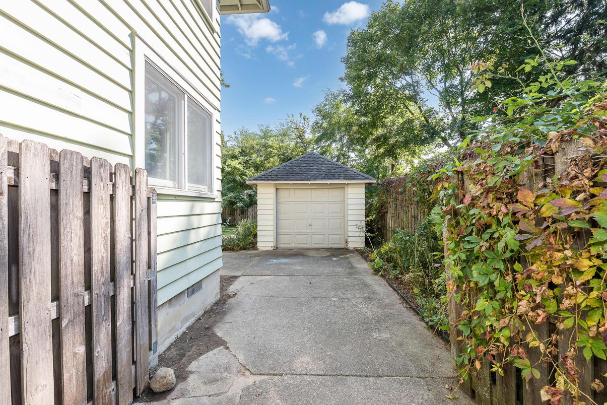 Detached Garage, Exterior