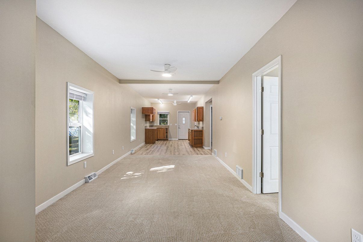 Empty room, Interior