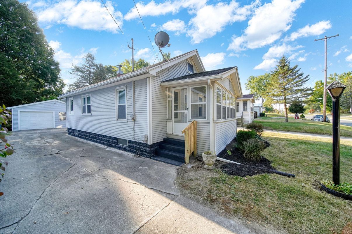 Backyard, Detached Garage, Exterior