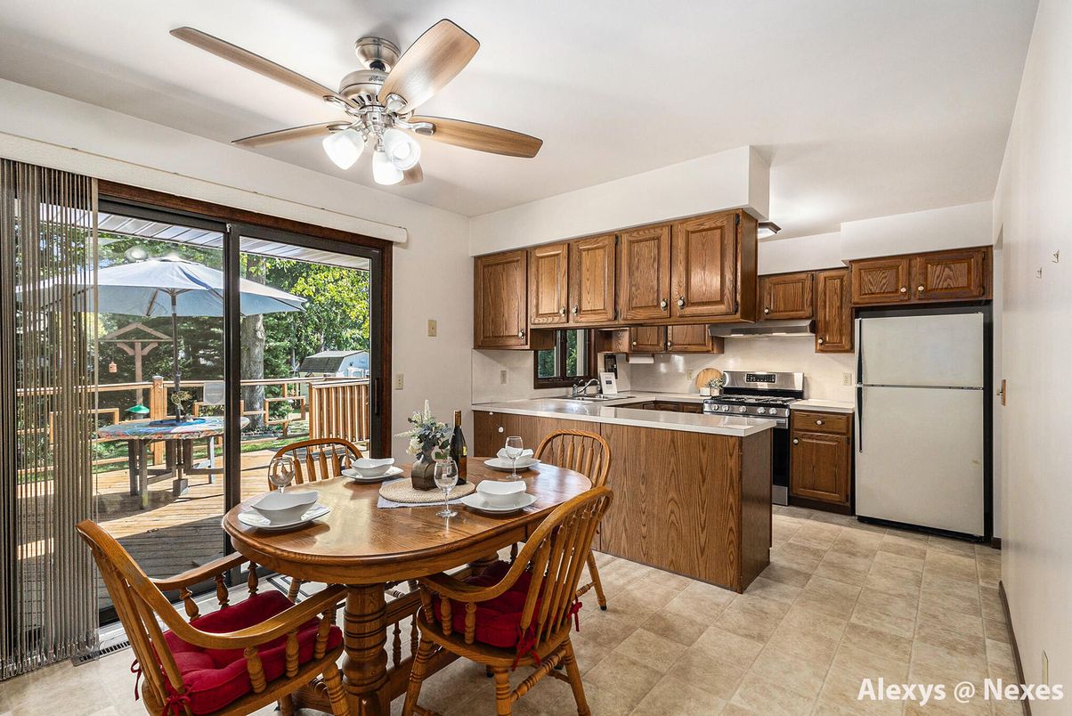 Dining room, Interior, Kitchen, Stainless Steel Appliances