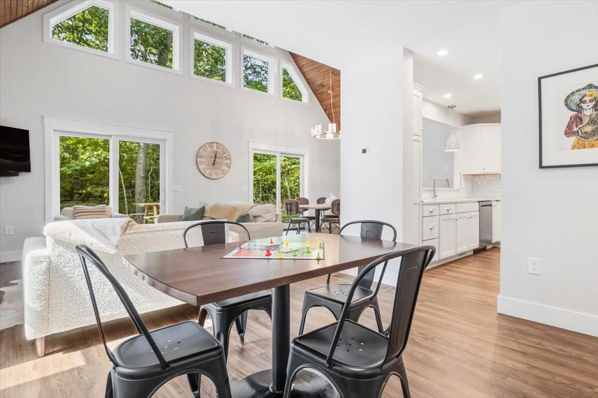 Dining room, Interior, Kitchen, Recessed Lighting, Wood Texture Flooring