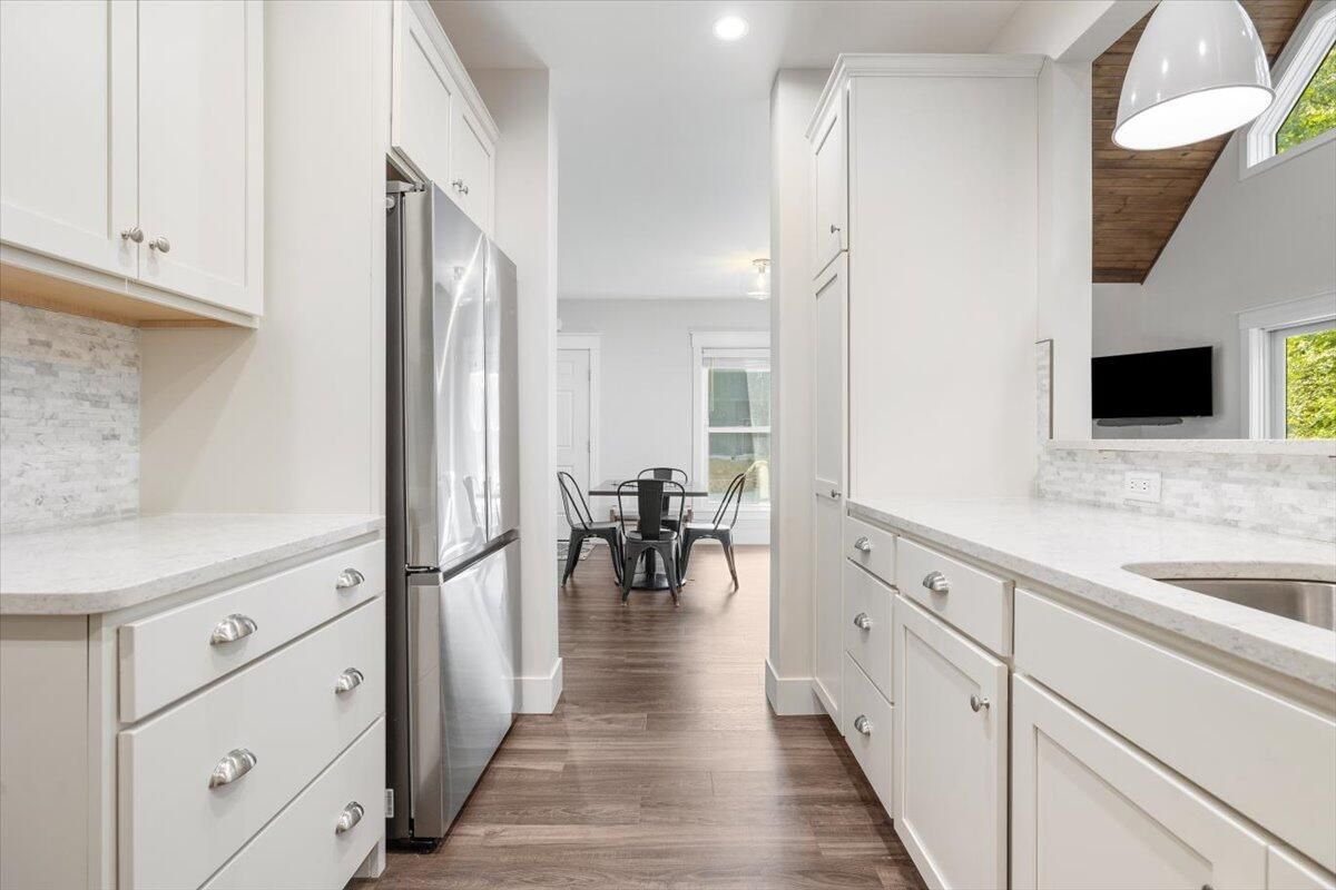 Dining room, Interior, Kitchen, Recessed Lighting, Wood Texture Flooring