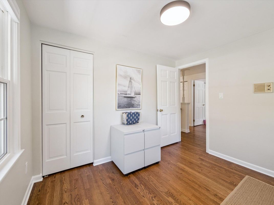 Interior, Washer, Wood Texture Flooring