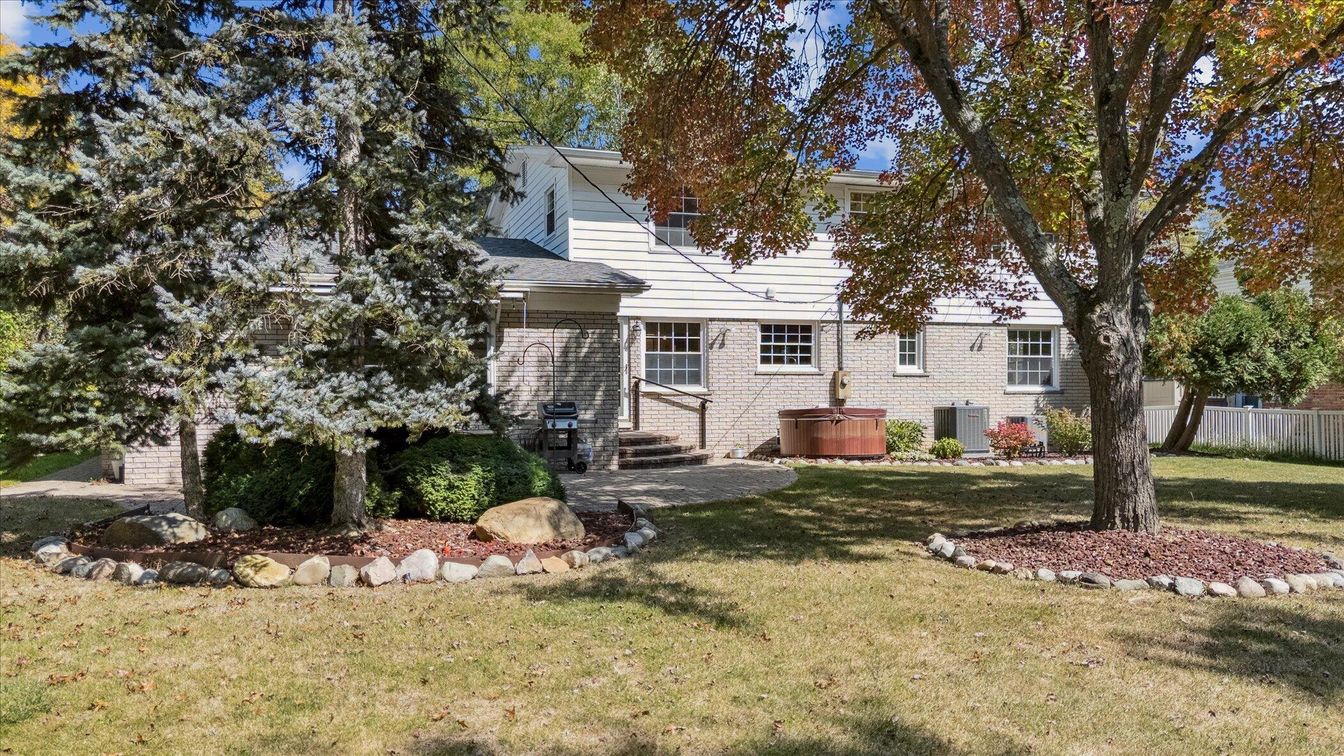 Backyard, Exterior, Hot Tub