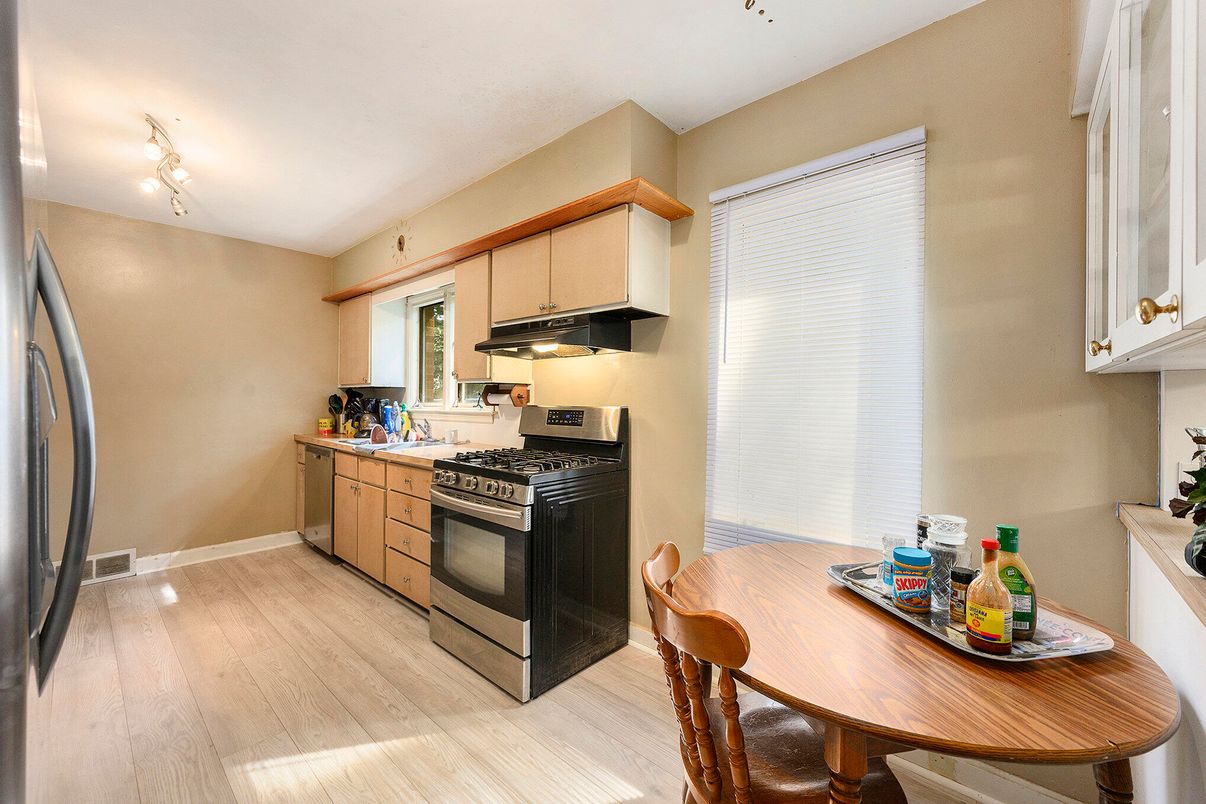 Dining room, Interior, Kitchen, Stainless Steel Appliances, Wood Texture Flooring