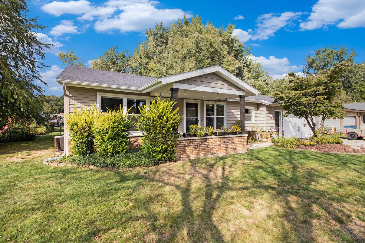 Backyard, Exterior, Facade, Ranch