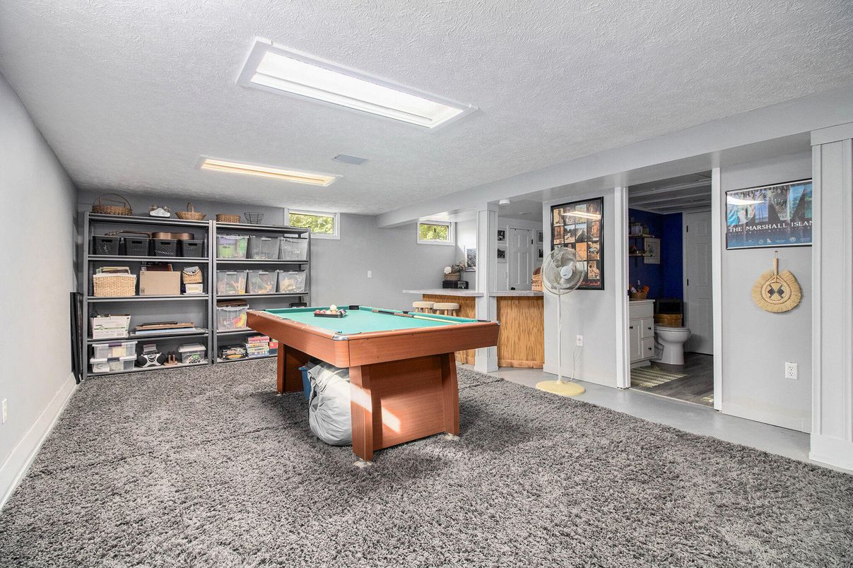 Billiard Table, Game Room, Interior