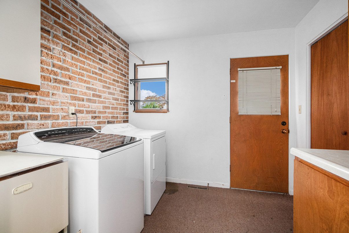 Interior, Stone Walls, Washer