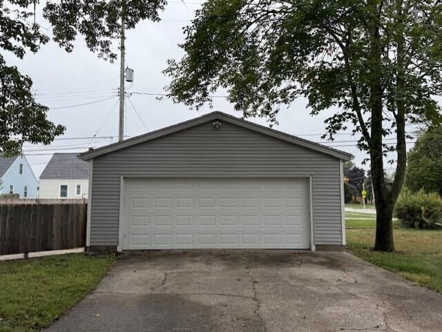 Detached Garage, Exterior