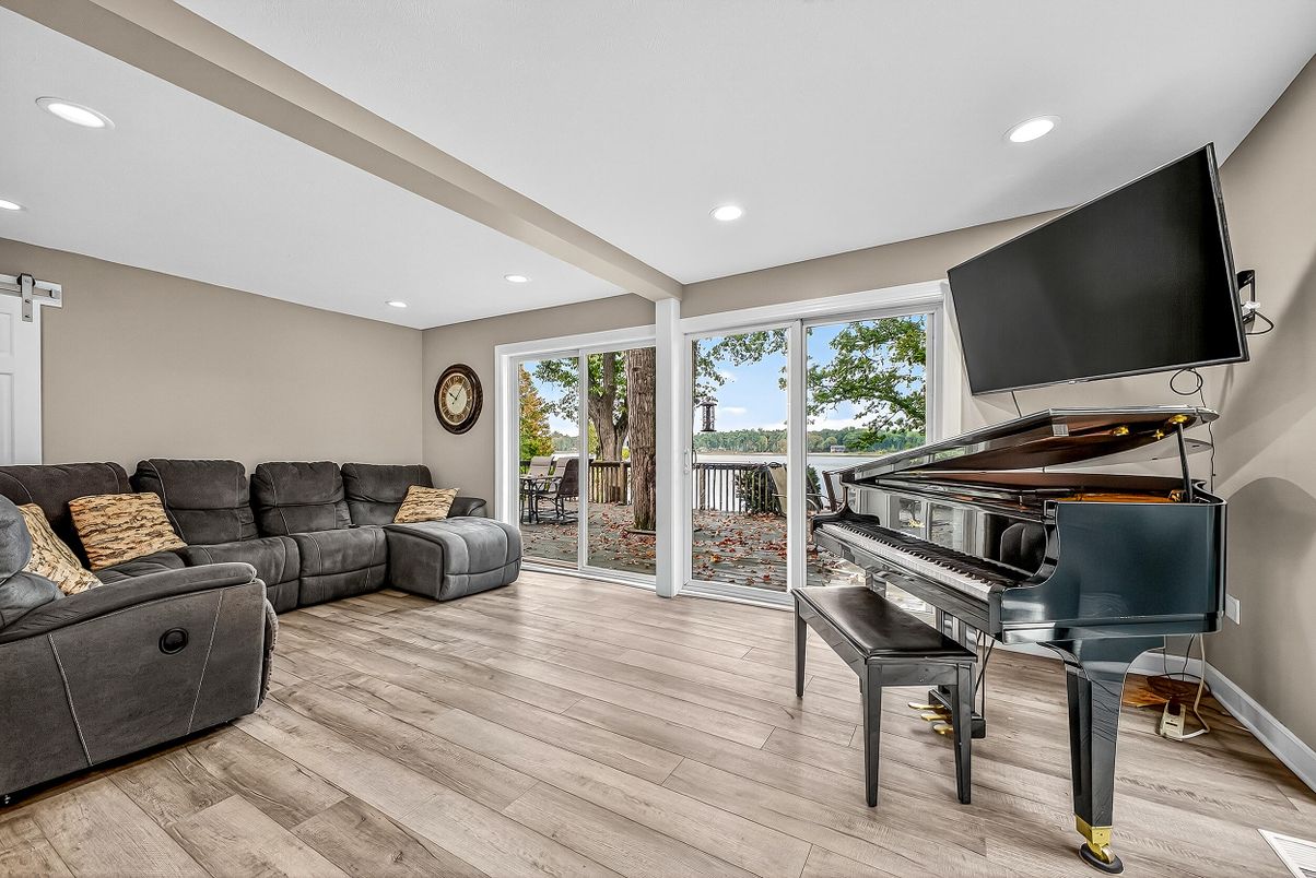 Interior, Living room, Piano, Recessed Lighting, Wood Texture Flooring