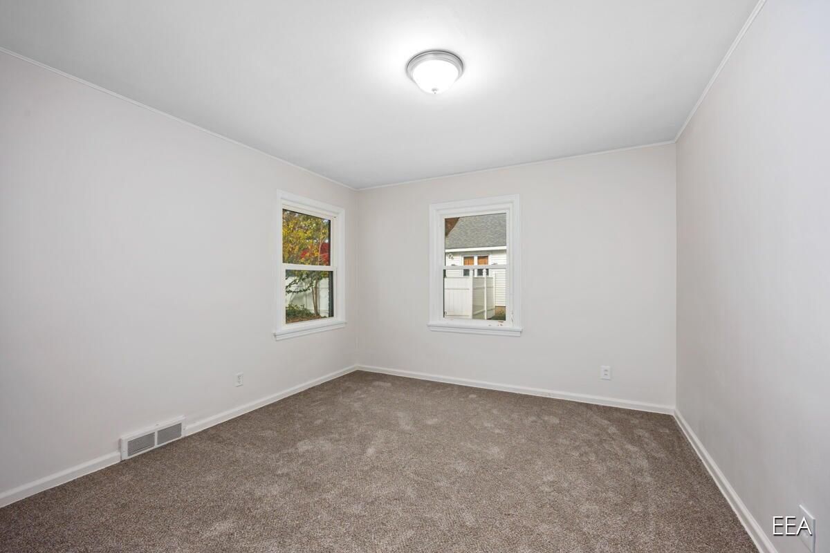 Empty room, Interior