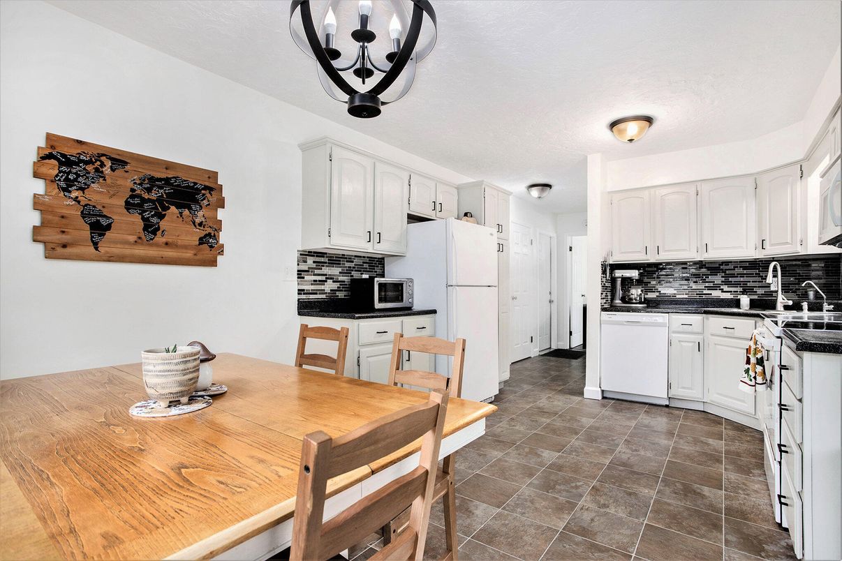 Dining room, Interior, Kitchen, Pendant Lights