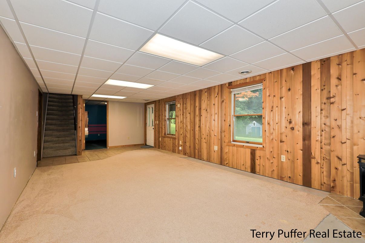 Empty room, Interior, Recessed Lighting, Wooden Walls