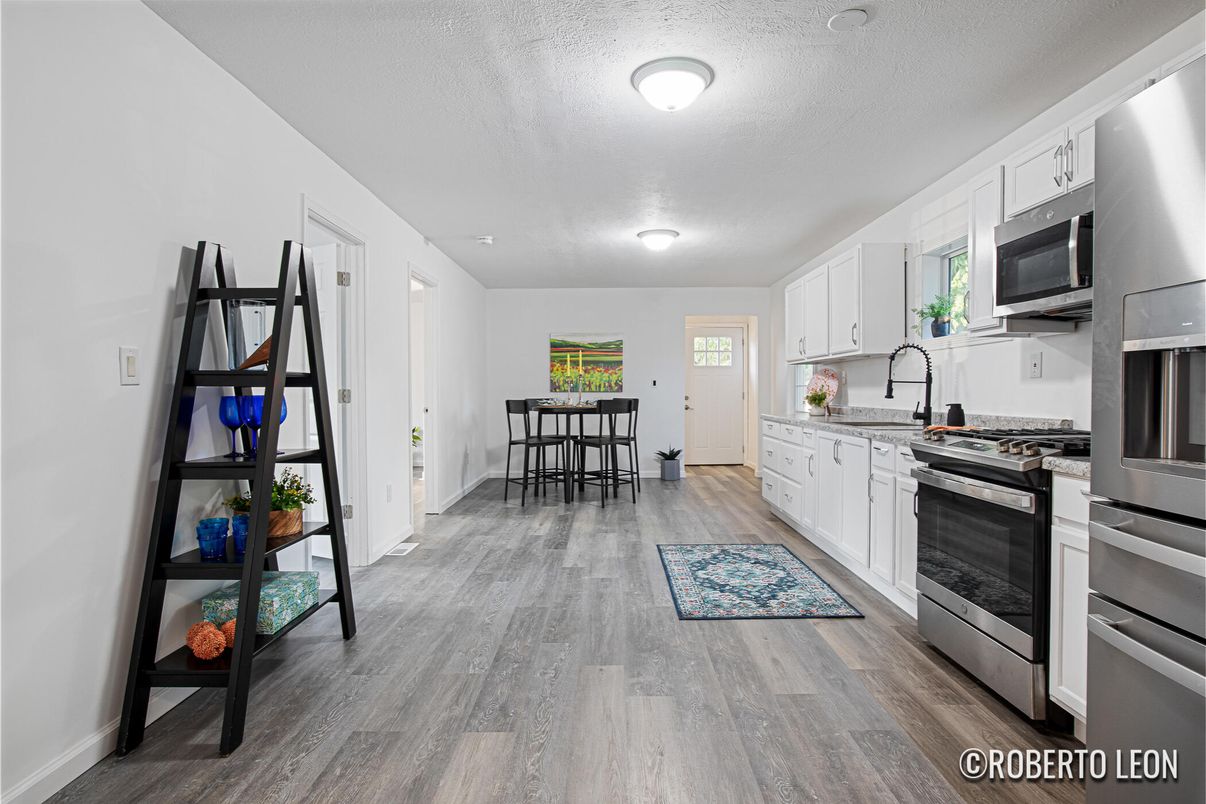 Dining room, Interior, Kitchen, Stainless Steel Appliances, Wood Texture Flooring