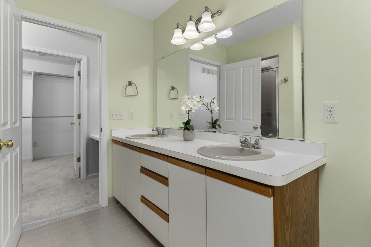 Bathroom, Dual Sink Vanities, Interior