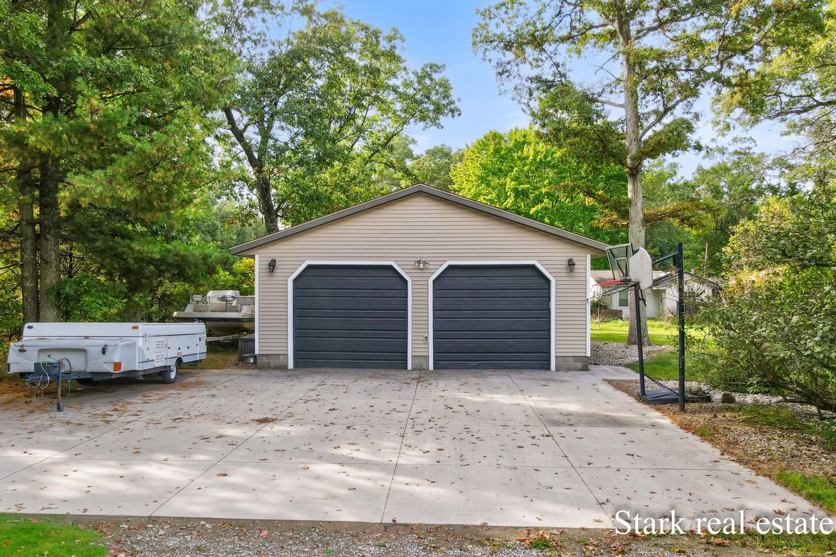 Detached Garage, Exterior