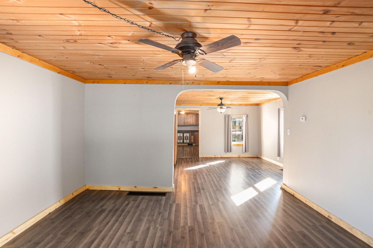 Empty room, Interior, Pendant Lights, Wooden Ceilings, Wood Texture Flooring
