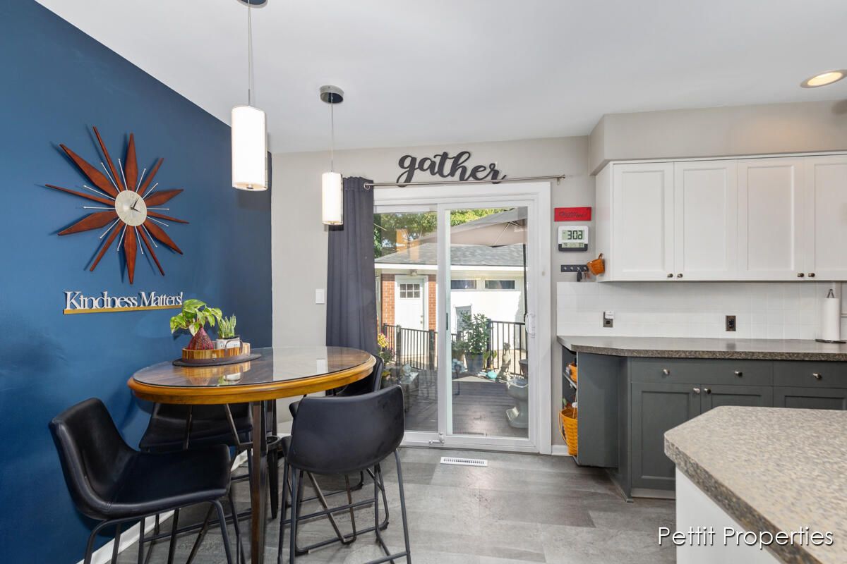 Dining room, Interior, Kitchen, Pendant Lights, Recessed Lighting, Wood Texture Flooring