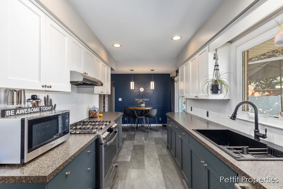 Dining room, Interior, Kitchen, Pendant Lights, Recessed Lighting, Stainless Steel Appliances, Wood Texture Flooring