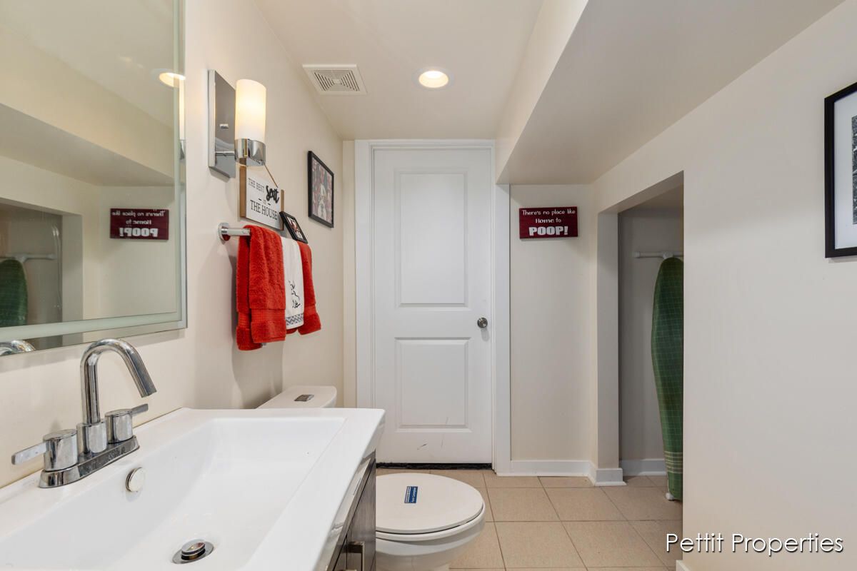 Bathroom, Interior, Recessed Lighting