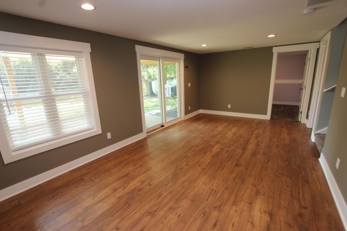 Empty room, Interior, Recessed Lighting, Wood Texture Flooring