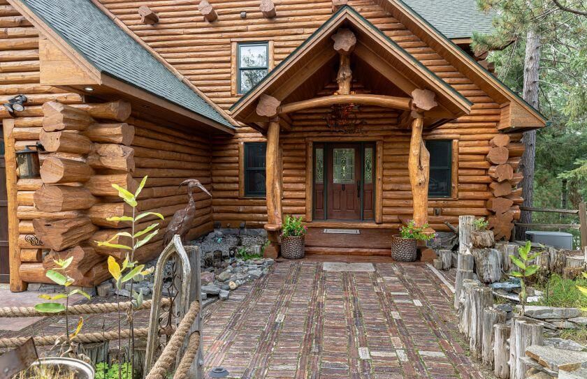 Exterior, Facade, Log Home