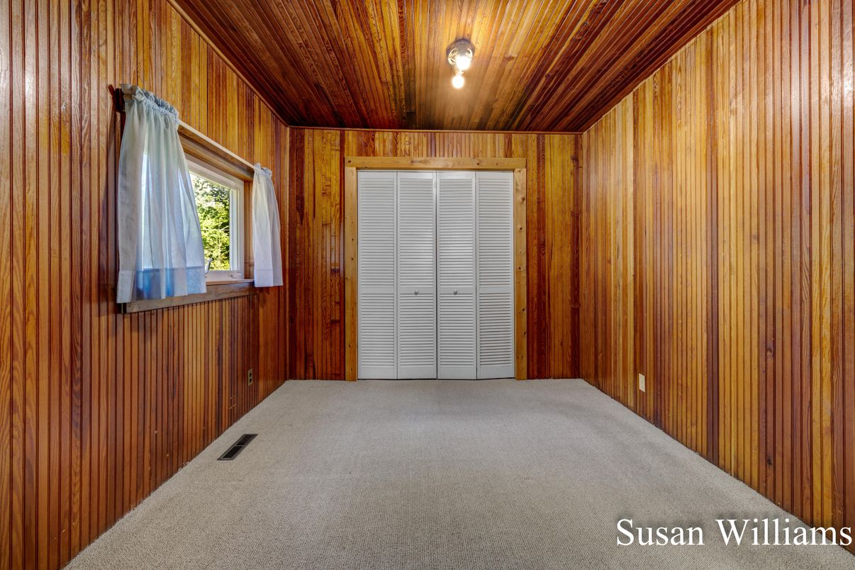 Empty room, Interior, Wooden Ceilings, Wooden Walls
