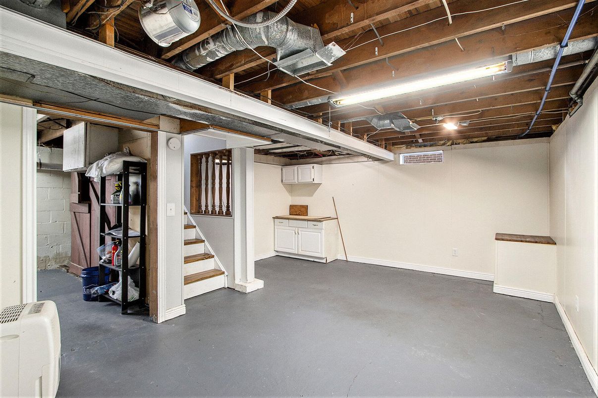 Interior, Washer, Wooden Beams