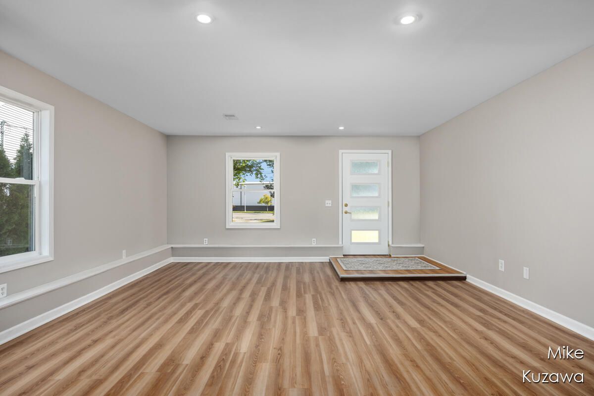 Empty room, Interior, Recessed Lighting, Wood Texture Flooring