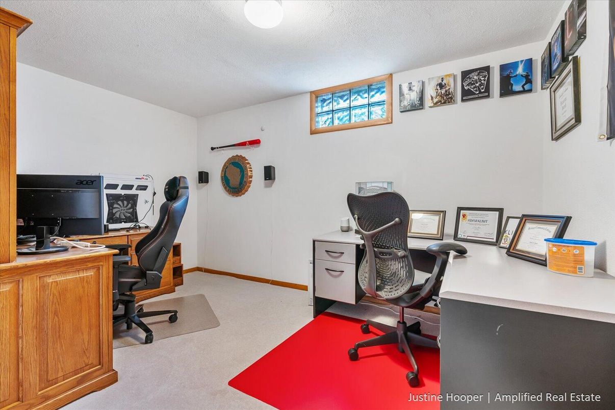 Home Office, Interior