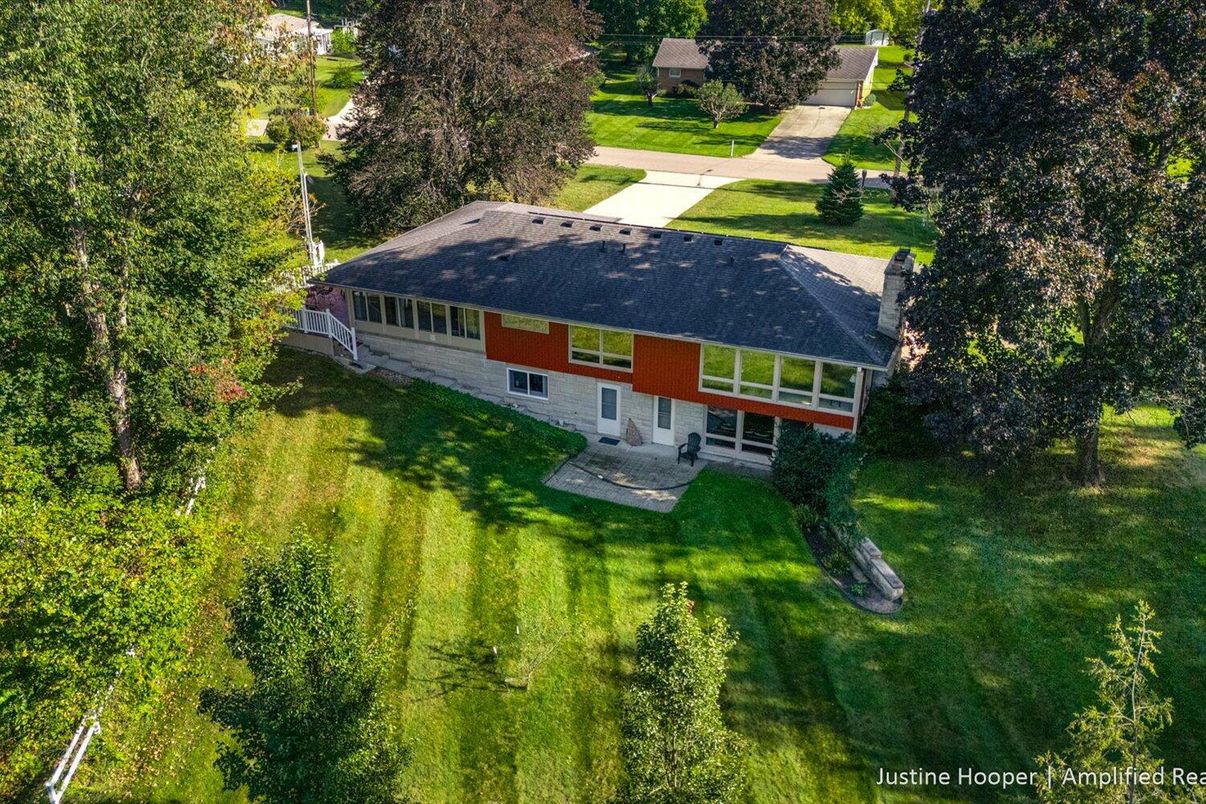 Exterior, Drone