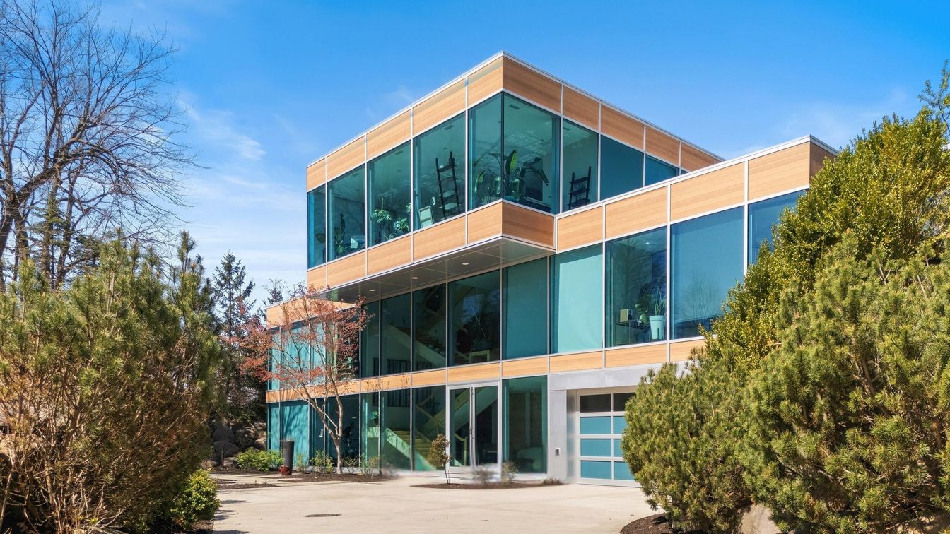 Attached, Exterior, Facade, Modern