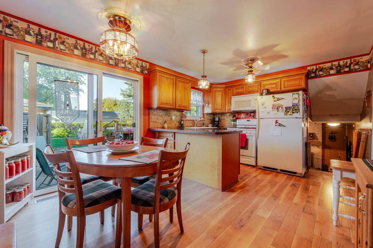 Dining room, Interior, Kitchen, Pendant Lights, Wood Texture Flooring