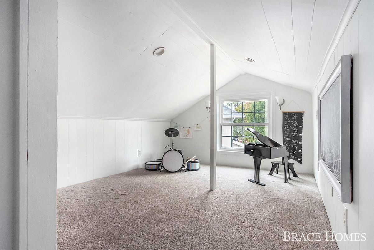Fitness Equipment, Interior, Piano