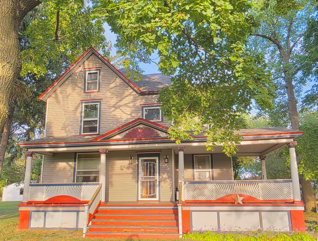 Backyard, Exterior, Facade, Queen Anne Victorian