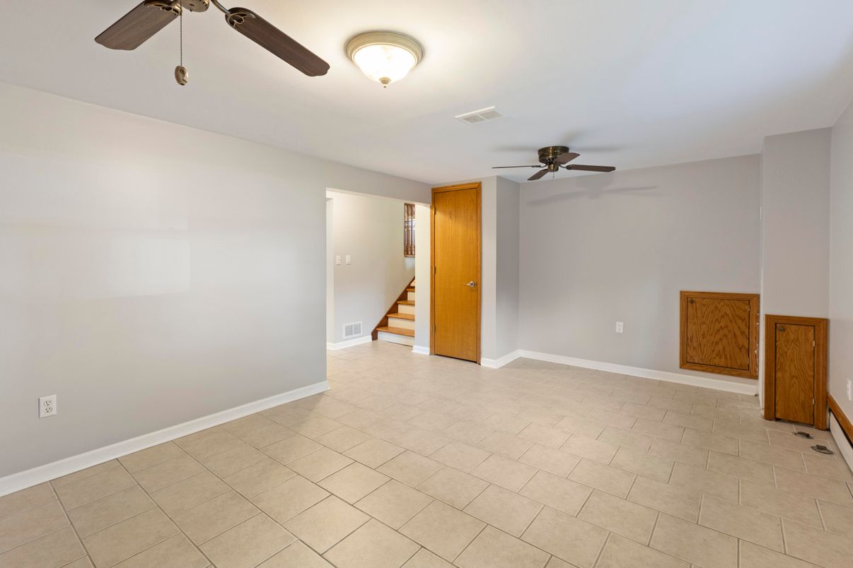Empty room, Interior