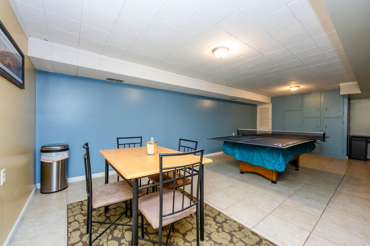 Billiard Table, Game Room, Interior