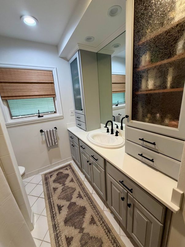 Bathroom, Dual Sink Vanities, Interior, Recessed Lighting