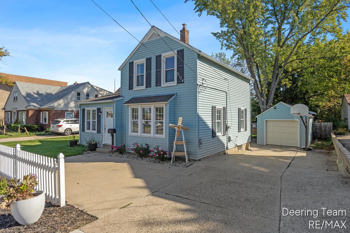 Detached Garage, Exterior