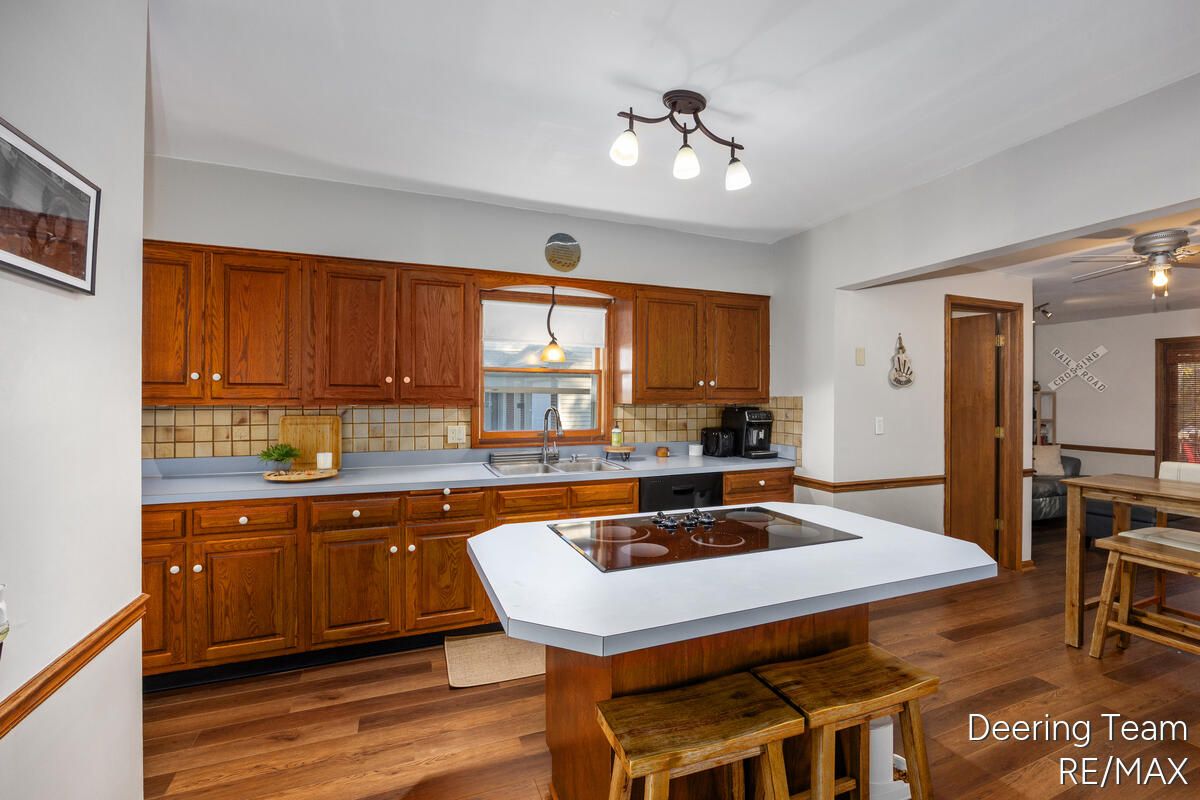 Interior, Kitchen, Pendant Lights, Wood Texture Flooring