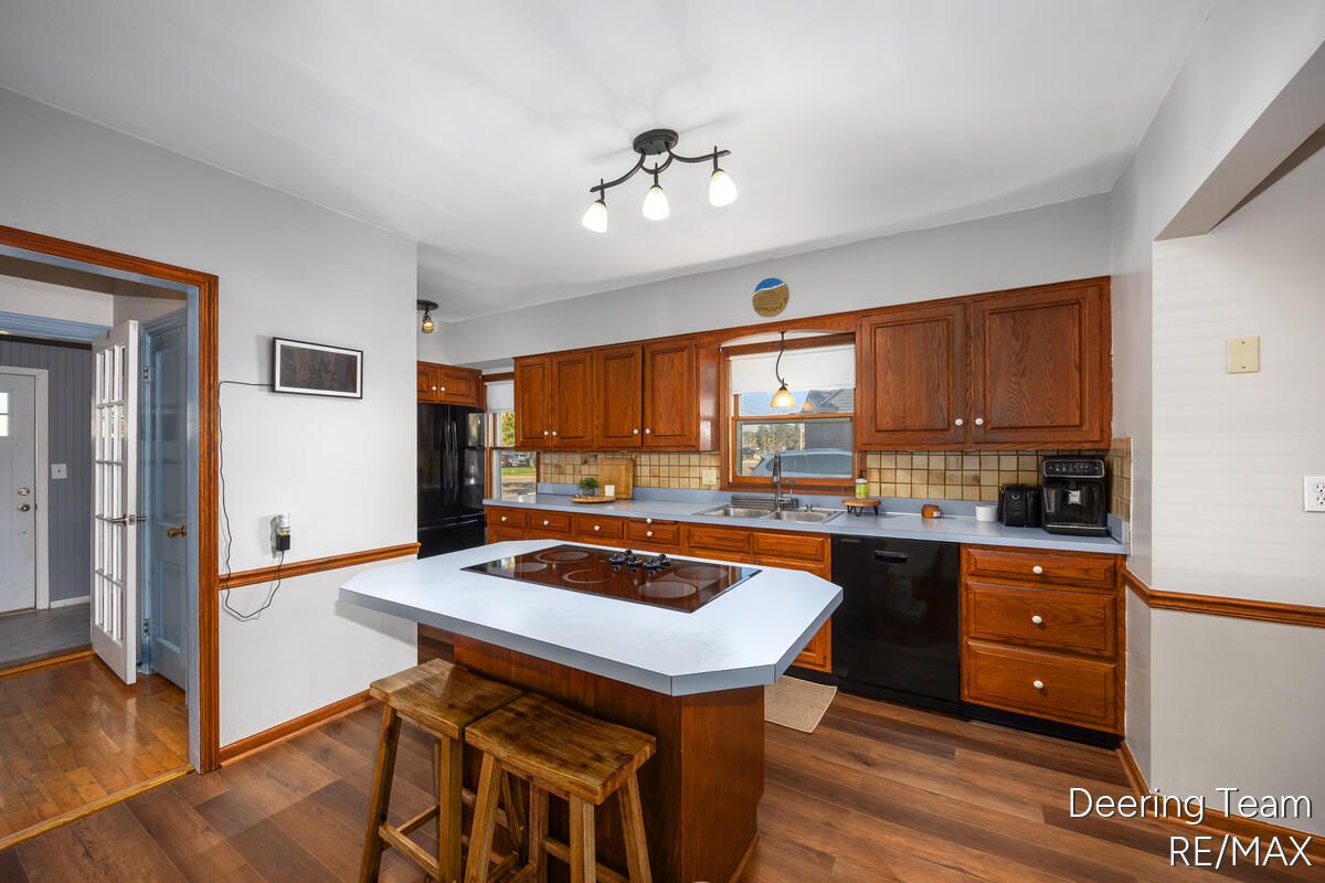 Interior, Kitchen, Pendant Lights, Wood Texture Flooring