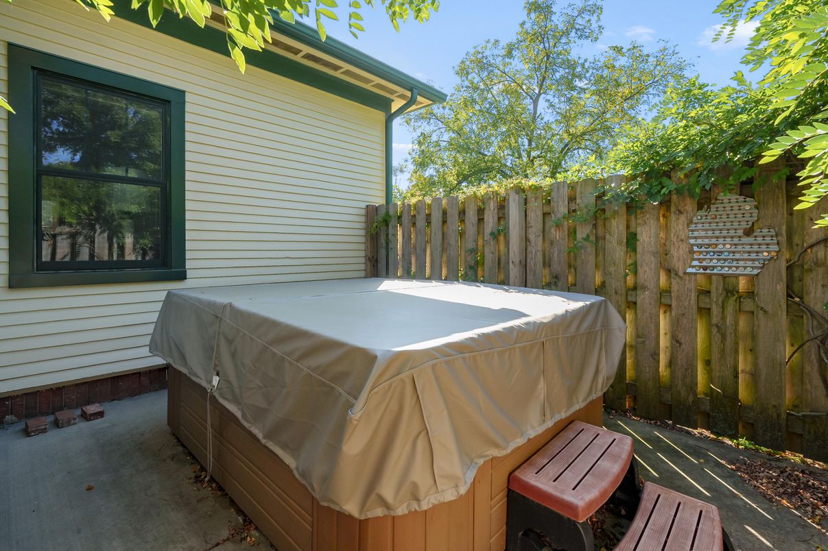 Exterior, Hot Tub