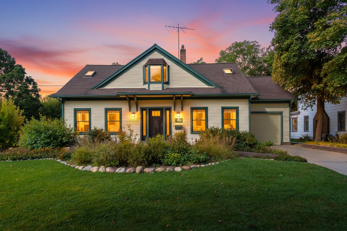 Attached, Exterior, Facade, Farmhouse