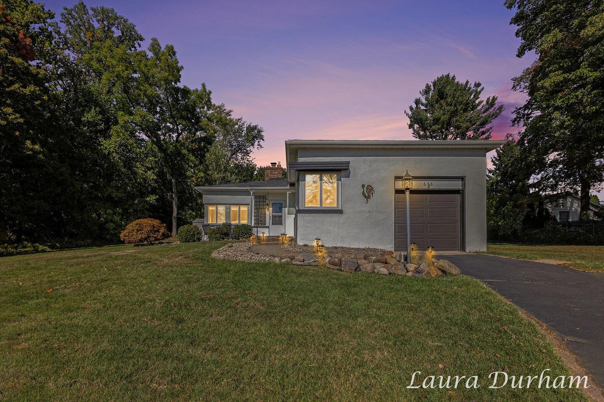 Attached, Backyard, Exterior, Facade, Modern