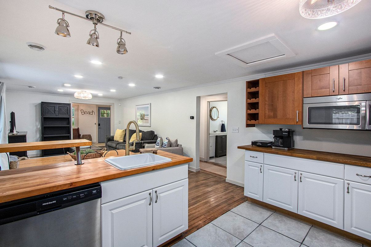 Interior, Kitchen, Living room, Recessed Lighting, Wood Texture Flooring