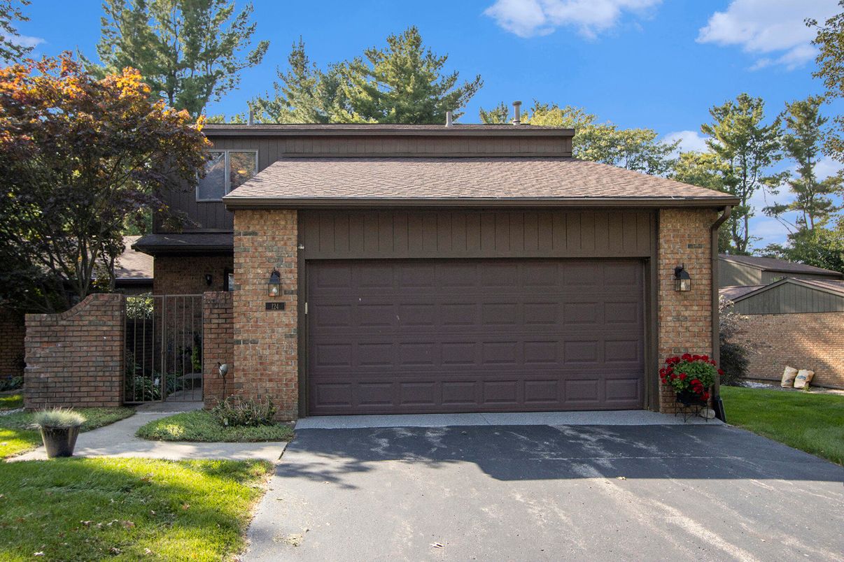 Detached Garage, Exterior
