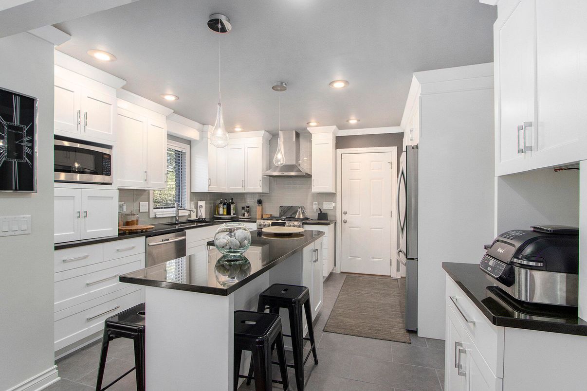 Interior, Kitchen, Pendant Lights, Recessed Lighting, Stainless Steel Appliances
